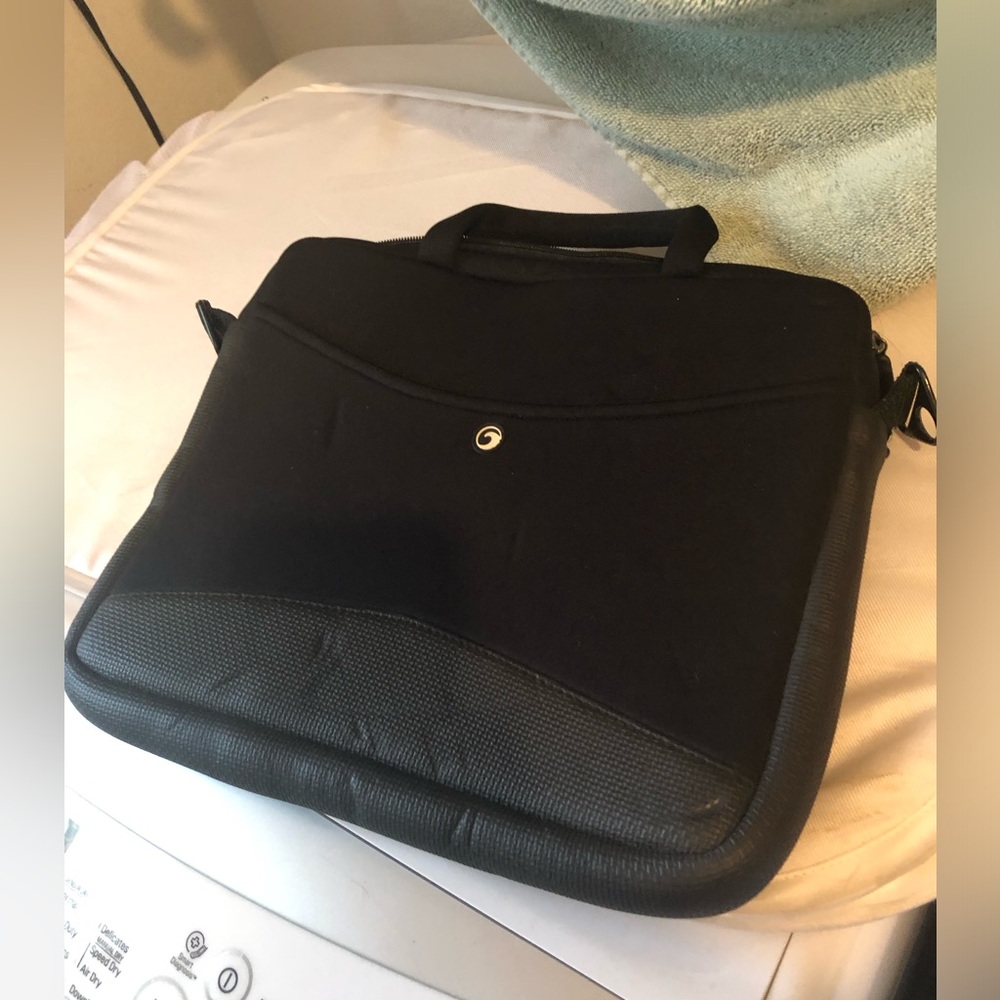 COPY - Incase? Small Netbook/Tablet Bag - 738 $12 or 🎉